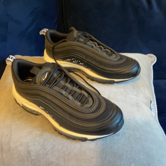 Air Max 97 - Picture 2 of 9
